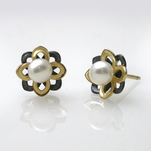 Keiko Mita's mini-mi pearl studs from her Moire collection | 28k gold and oxidized sterling silver | Fresh water pearl